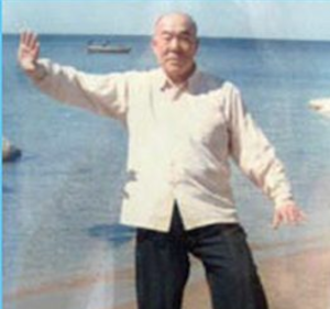 Li Jingwu, Tai Chi-Meister, in China am Gelben Meer